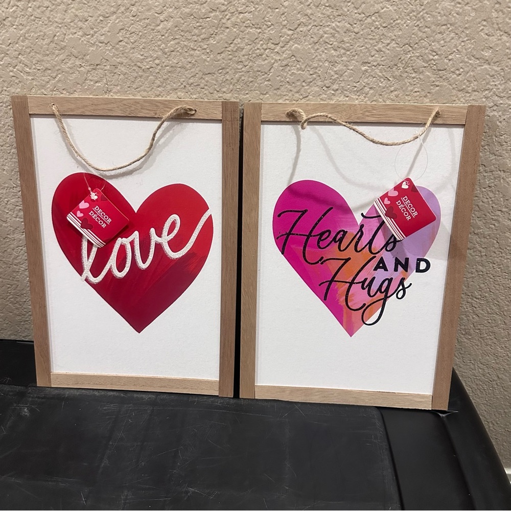 ♥️🆕♥️ Bundle of 2 Hanging Signs Valentine’s Day Wall Decor Love